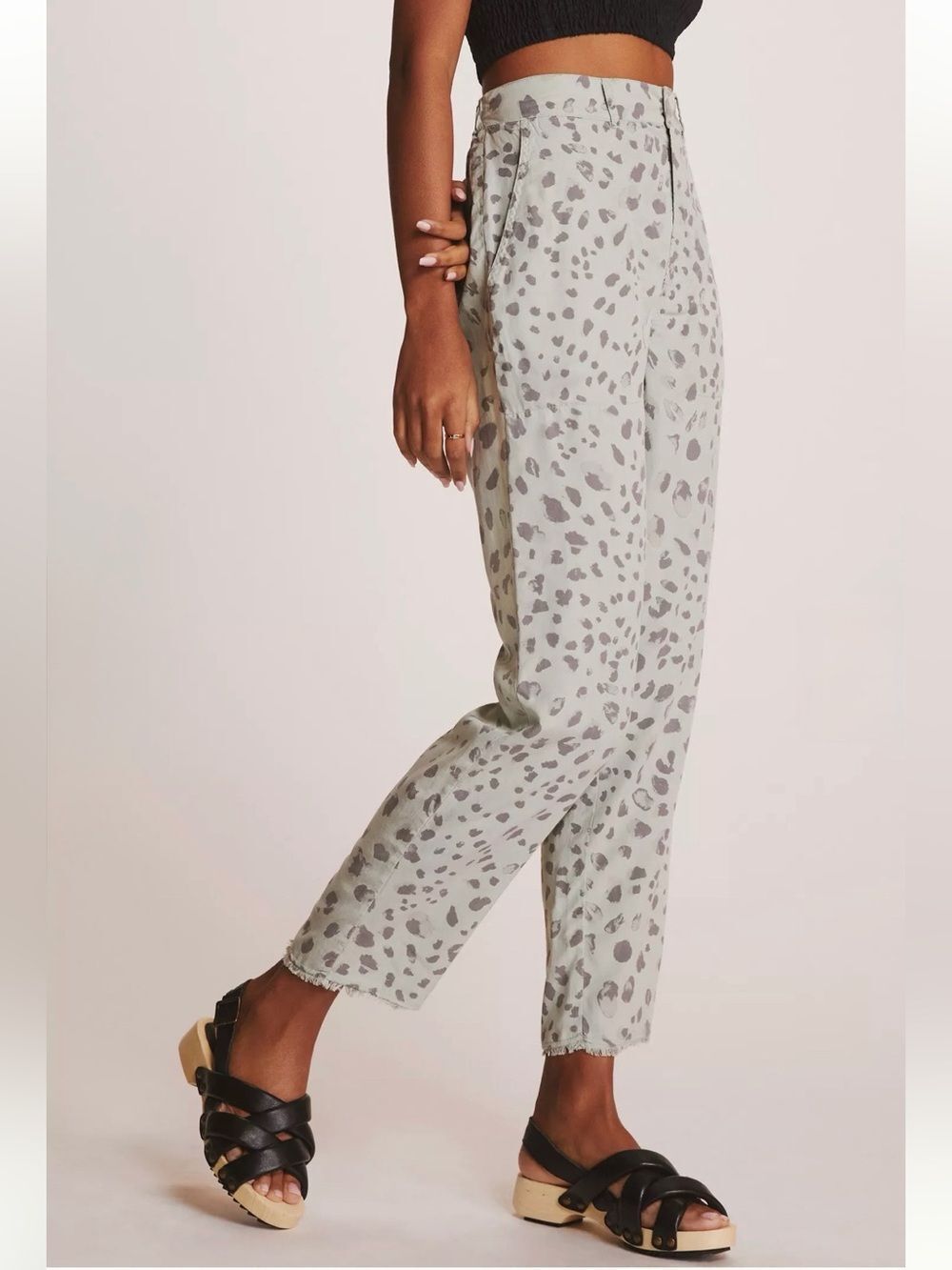AnthropologieβM Light Green Gray Spotted Frayed Hem Lightweight Moto Pants